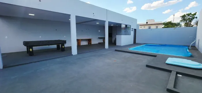 Lote com Piscina