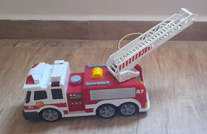 Caminhão de Bombeiros com Escada 