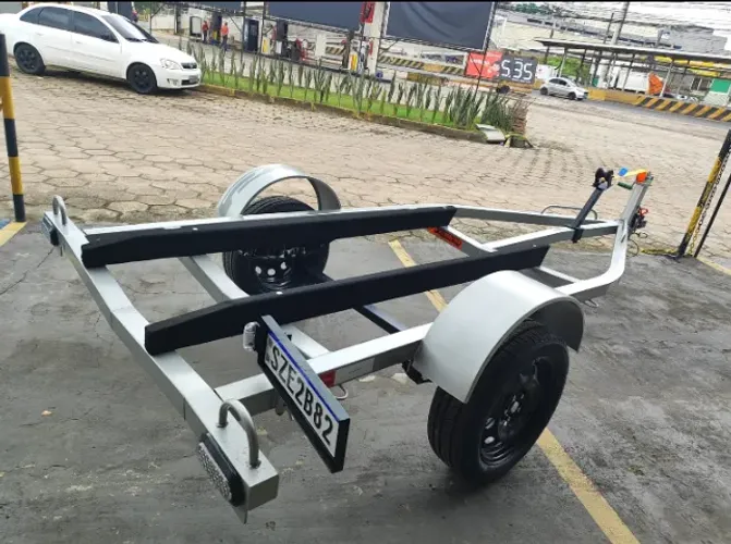 A Carretinha que Seu Barco Merece - Transporte Seguro e Eficiente!