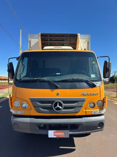 Mercedes-Benz 1016 Accelo baú frigorífico