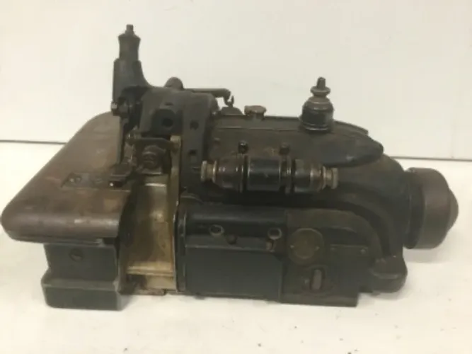 Máquina de costura antiga e super raro singer