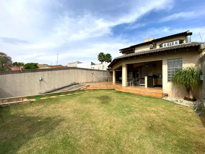 SOBRADO À VENDA NA VILA AYMORÉ EM ARAPONGAS.