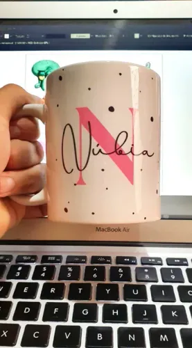 Caneca personalizada com seu nome e letra inicial 
