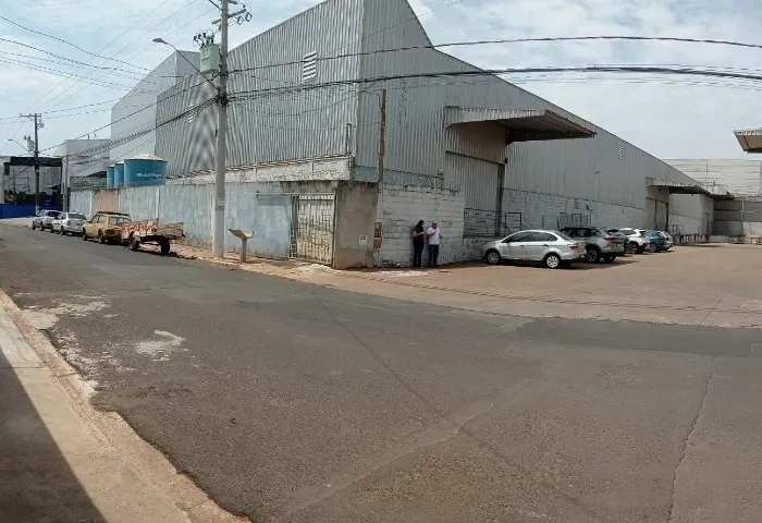 Alugo Barracão 2000m2 em Lácio / Marília Sp