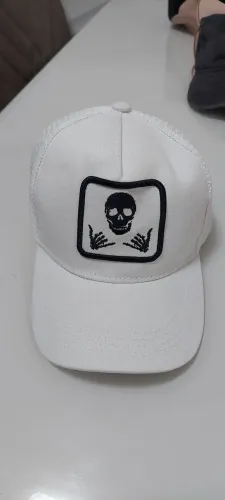 Boné caveira branco
