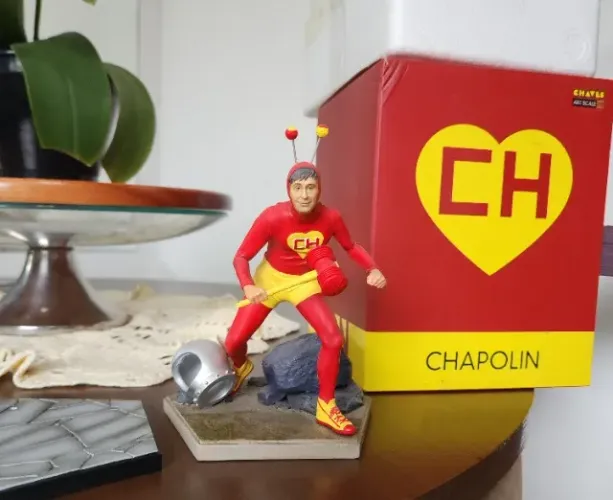 Estátua Chapolin Colorado Deluxe 1/10 Iron Studios