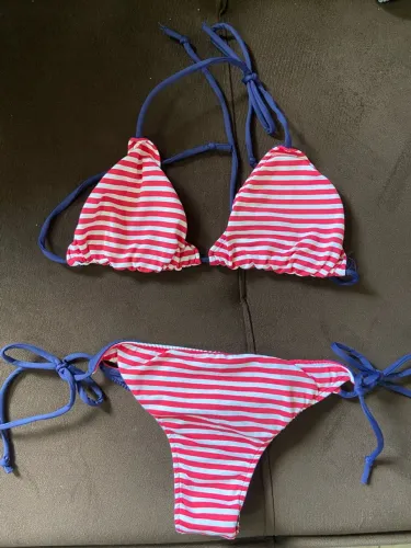 Biquíni Vermelho e Branco Listrado