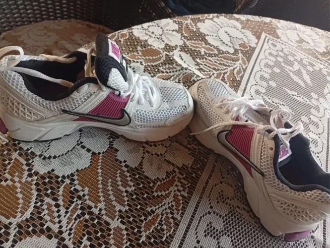 NIKE VOMERO 5 INFANTIL
