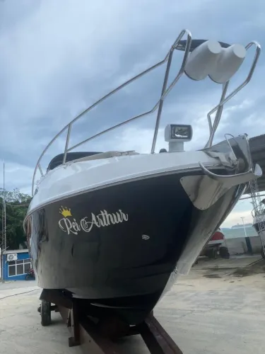 Lancha Focker modelo Black Edition 300