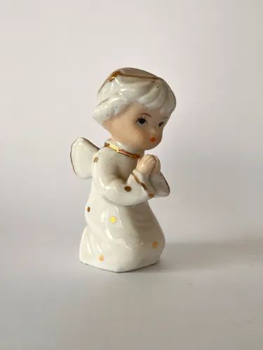 Estatueta Anjo Ajoelhado Porcelana Mati Pires - Design Espanha
