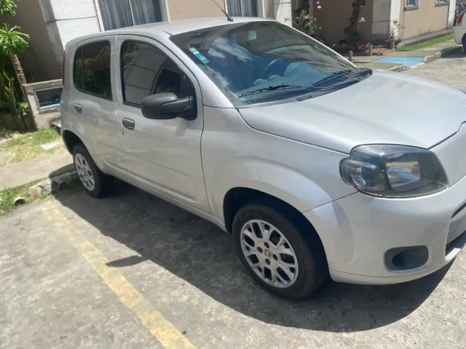 Fiat Uno Vivace. Econômic 1.0 EVO F.flex 8V 5P 2014