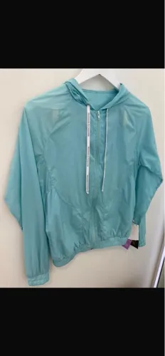 Jaqueta corta vento azul turquesa