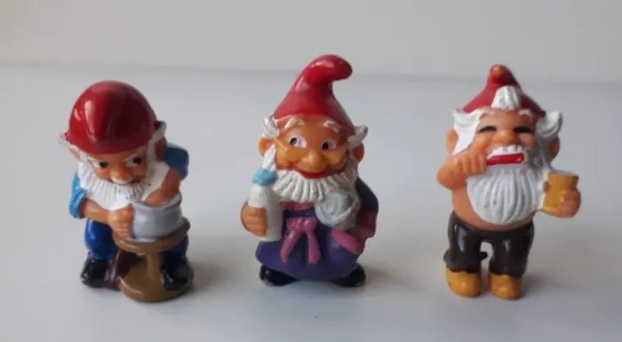 Kinder Ovo Anos 90 - 3 Anões de Jardim (usado)