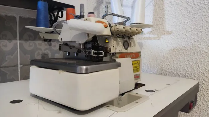 Máquina de Costura Interlock / Interloque Yamata - Bivolt - Excelente Estado!
