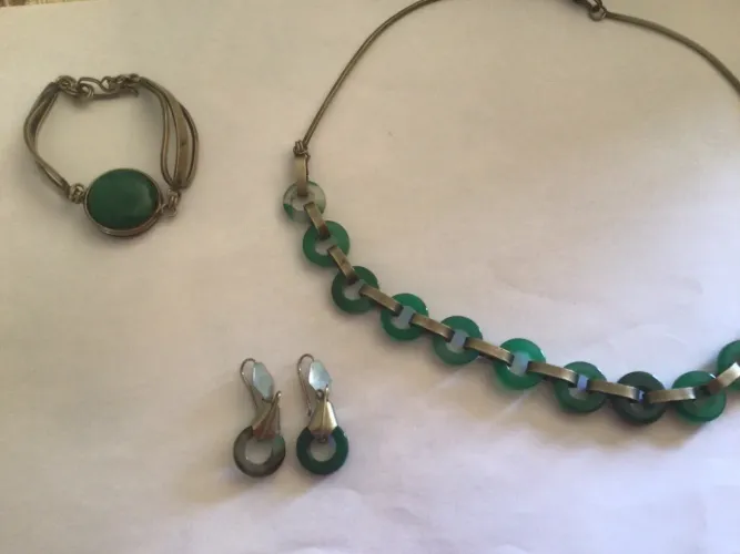 Conjunto de bijuteria vintage verde
