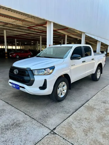 Toyota Hilux CD 4X4 2.8 Diesel Mec. 2023