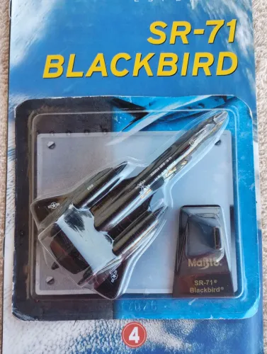 Miniatura de Avião SR-71 Blackbird - Maisto. Coleção Máquinas Voadoras.
