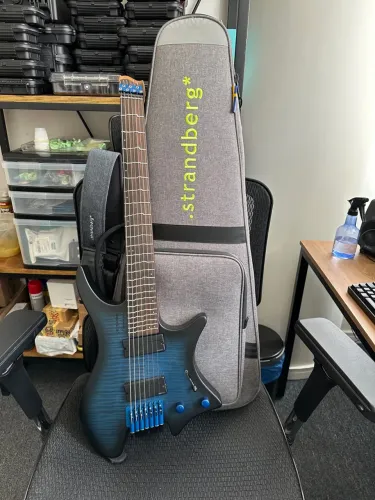 Strandberg True Temperament 7 Cordas - Azul Profundo com Hardware Azul - R$ 35.000  