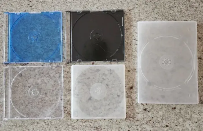 Caixas em acrílico ou plástico para armazenamento de CDs, DVDs e blu-rays