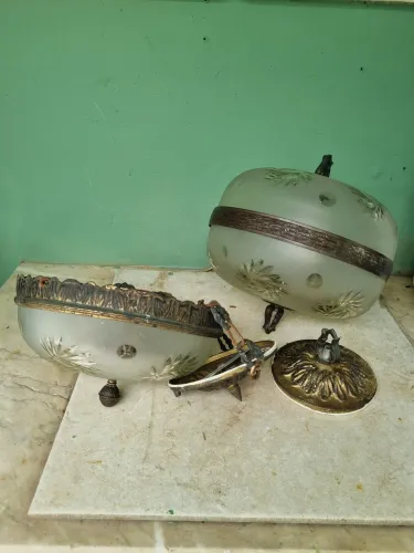 Lustres antigos com cúpula de vidro