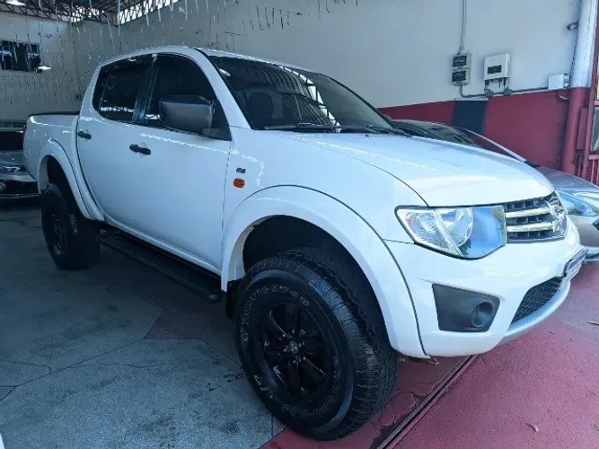 Mitsubishi L200 Triton HLS 2.4 Flex 16V CD Mec. 2015