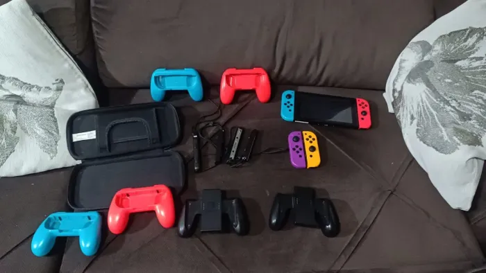 Nintendo Switch V2 Completo + 2 Pares de Joy-Con + SD 256GB + Acessórios Extras