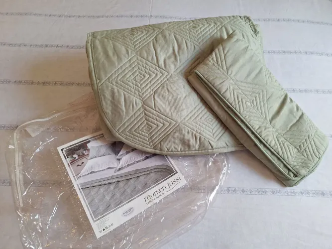Vendo 1 colcha nova para cama de solteiro!!