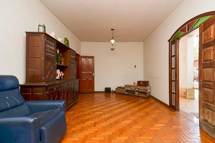 Casa à Venda - Santa Inês, 6 Quartos, 250 m2