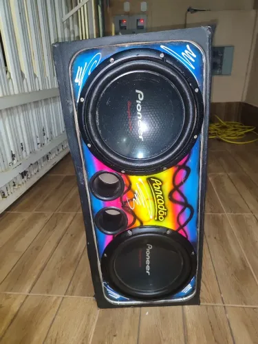 Par de cara preta 310 na caixa de grave top