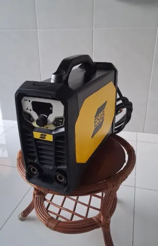 Máquina de solda esab 242!