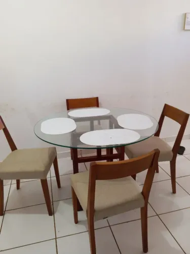 Mesa de 4 cadera tampo de vidro redondo