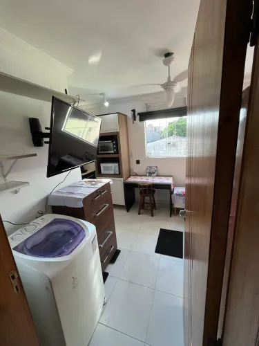 Alugo apartamento kitnet mobiliada do lado metrô. Local perto de tudo . Segurança total 