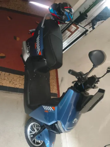 Moto Giga da Motochefe + capacete + compressor de ar