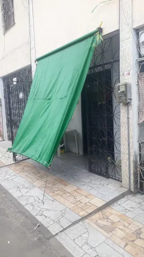 Vendo toldo pra fazer sombra!