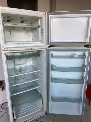 Geladeira 2 portas 319L / Divido no cartão com juros da maquininha