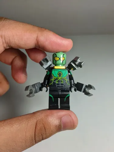 Lego homem aranha Octávio