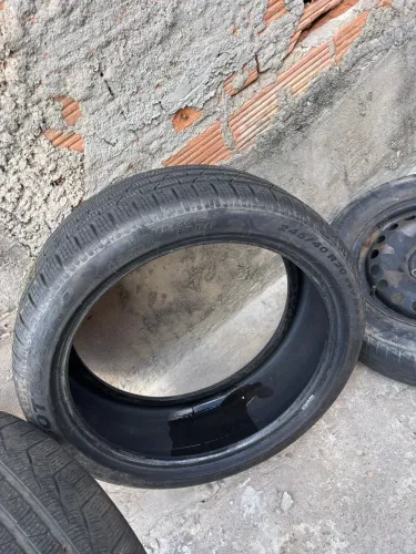 Pneu 245/40/20