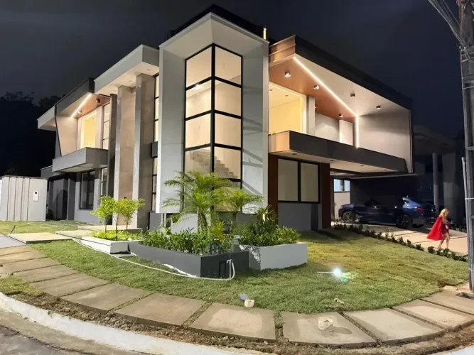 MANSÃO DE ESQUINA COM VISTA PARA O RIO NEGRO CONDOMÍNIO MARINA RIO BELLO