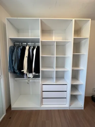 2 Closet Modulados em MDF Branco - 3 Módulos com Gaveteiro (Ótimo Estado) para retirada.