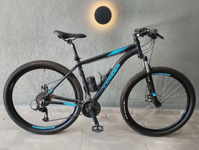 Bicicleta MTB aro 29, modelo Rockrider ST100, impecável