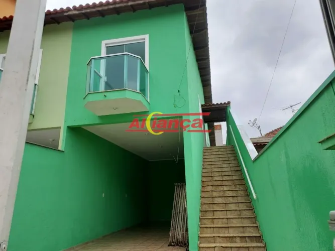ÓTIMA CASA NO CONTINENTAL II, 3 DORMITÓRIOS COM SUITE E 3 VAGAS.