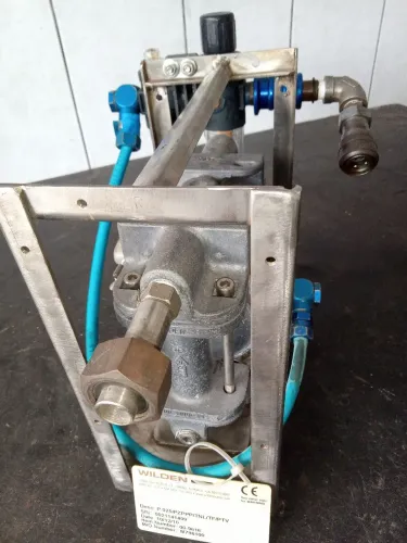 Bomba metálica pneumática de duplo diafragma marca Wilden