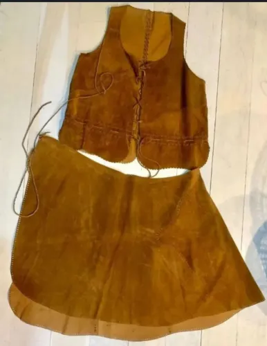 Conjunto de Couro Colete e Saia