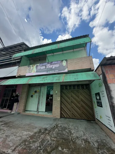Casa estilo sobrado próximo a igreja Batista da Torquato