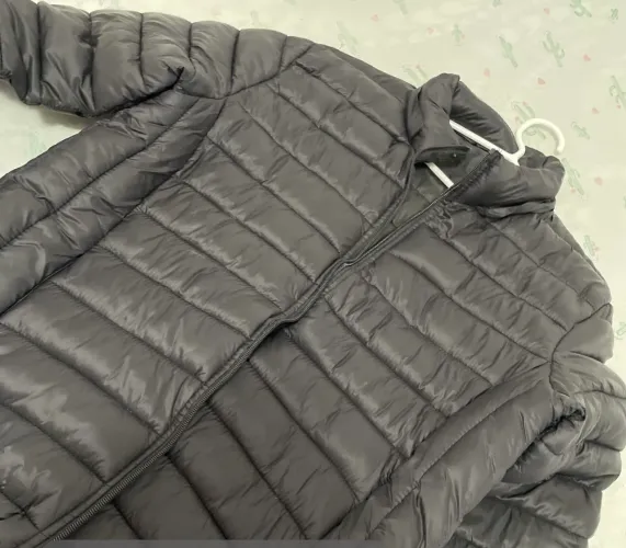 Jaqueta Puffer Preta Masculina / Feminina - Leve, Acolchoada e Quentinha
