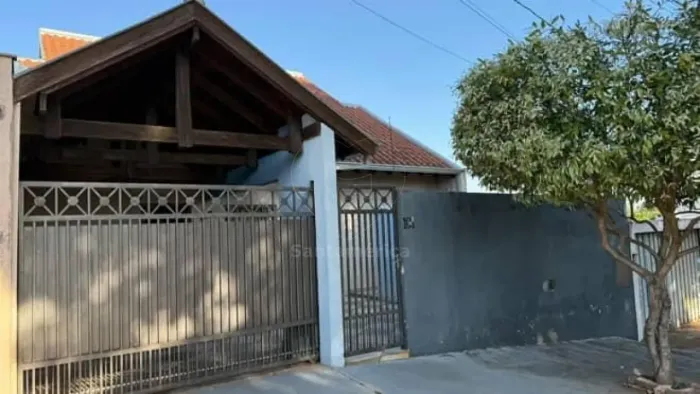 Casa à venda no Jardim Prefeito Milton Menezes com 3 quartos na Região Leste de Londrina
