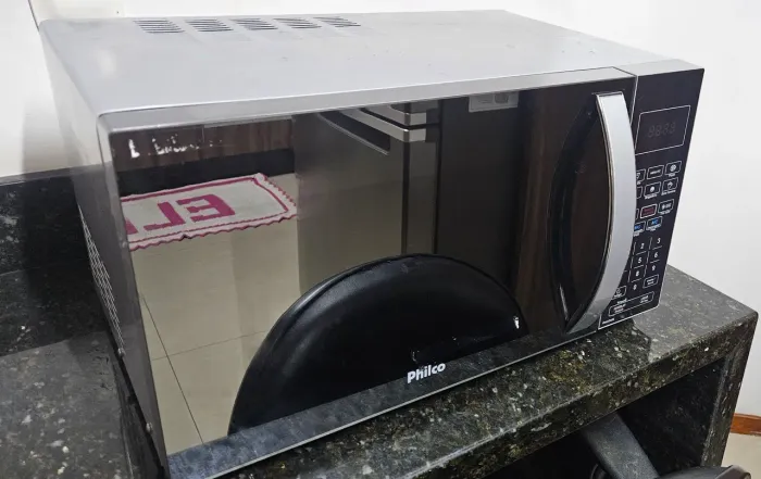 Micro-ondas Philco para retirada de peças. 