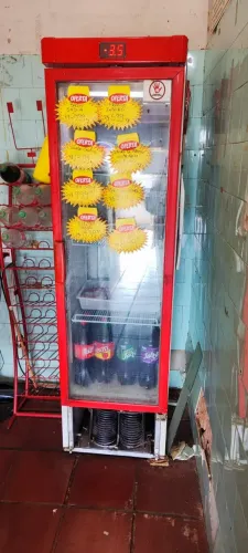 Freezer/geladeira vertical vermelha