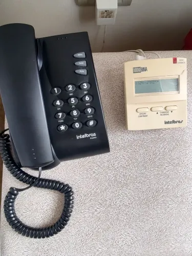Telefone fixo e bina 