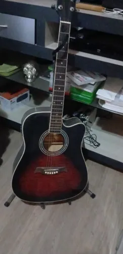 Violão elétrico com afinador